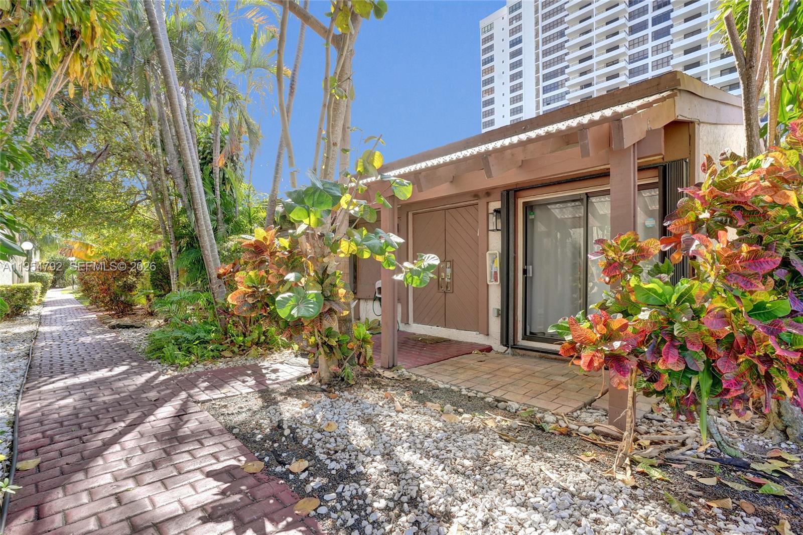 2619 S Parkview Dr Hallandale Beach, FL 33009