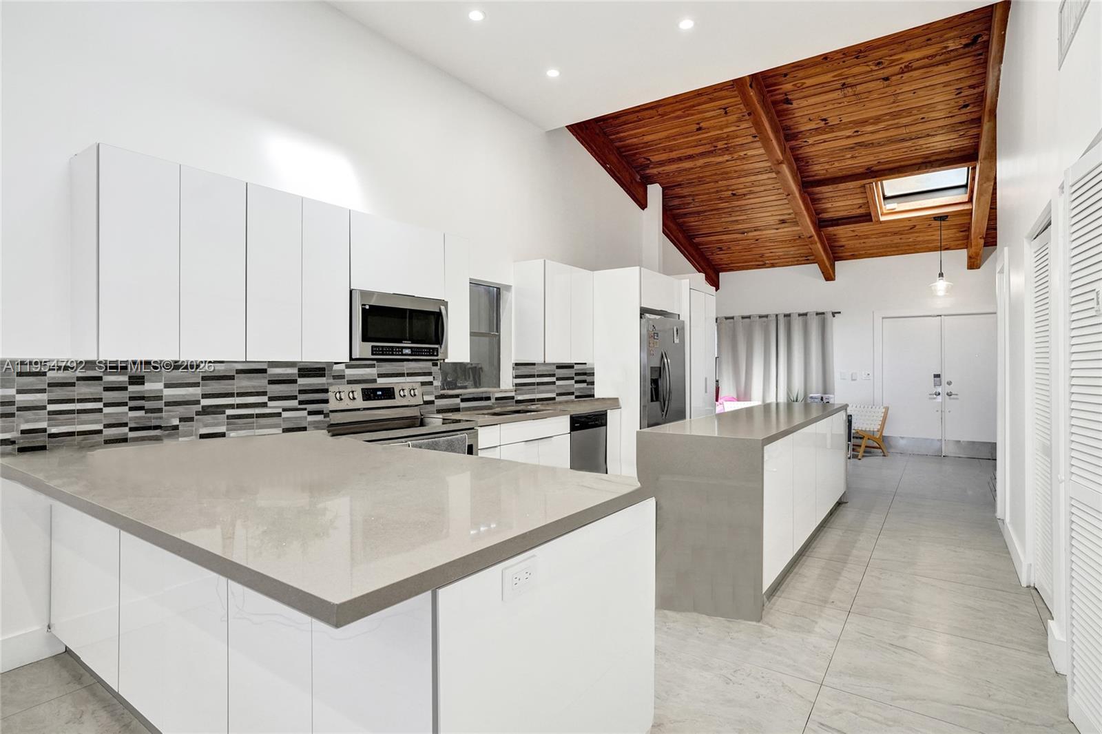 2619 S Parkview Dr Hallandale Beach, FL 33009