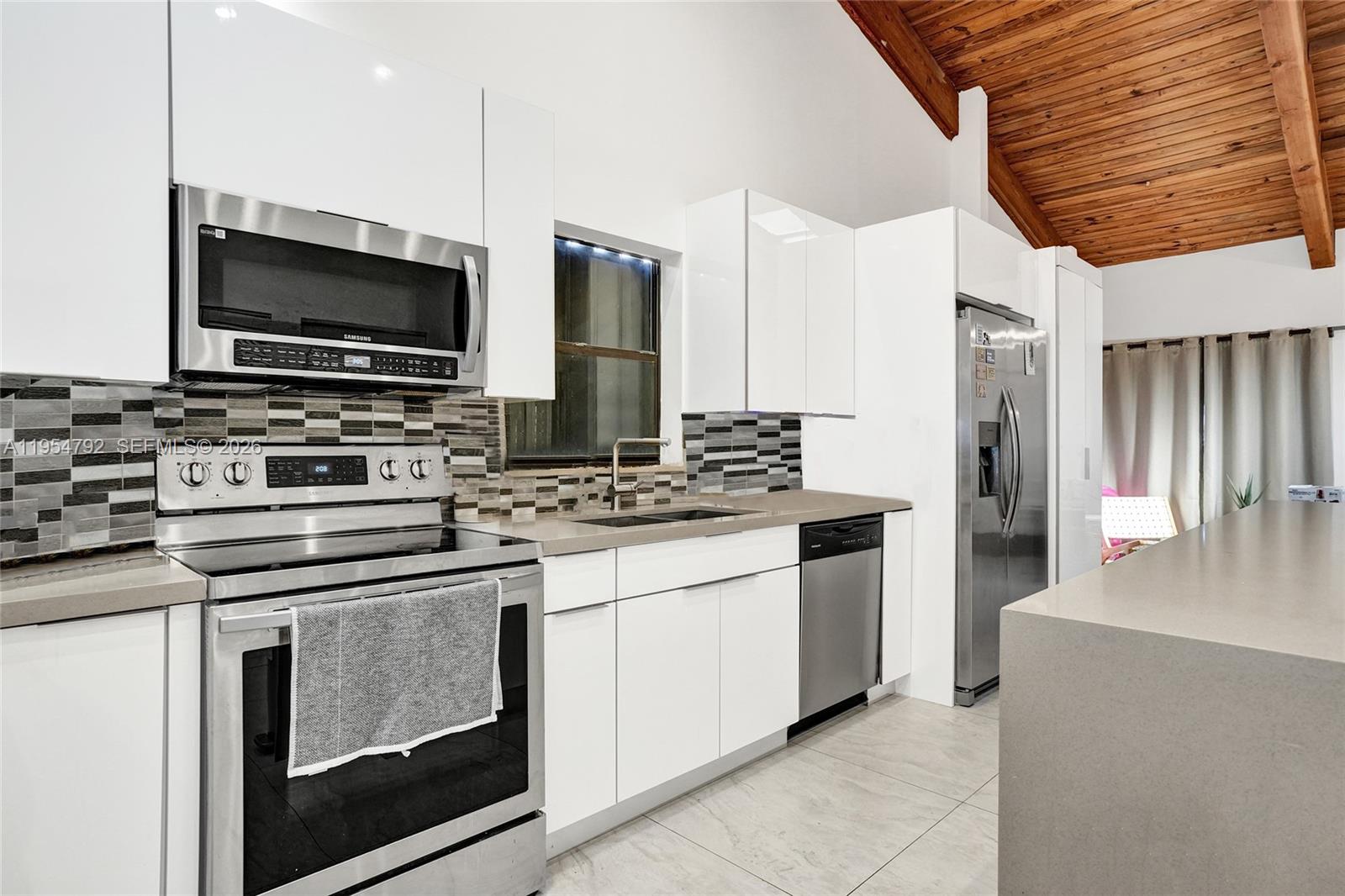 2619 S Parkview Dr Hallandale Beach, FL 33009