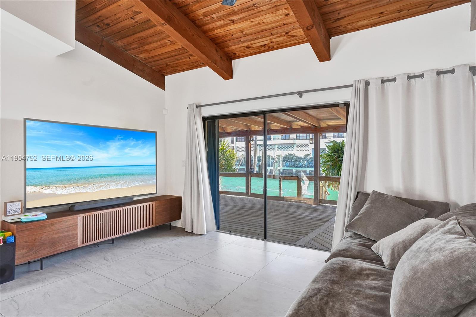 2619 S Parkview Dr Hallandale Beach, FL 33009