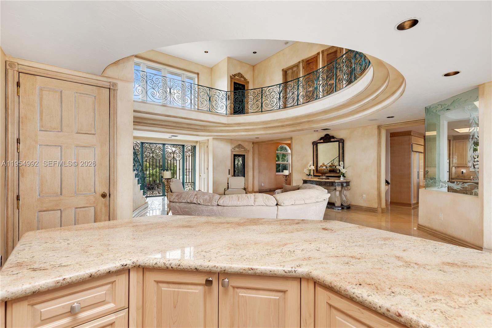 6275 Dolphin Dr Coral Gables, FL 33158