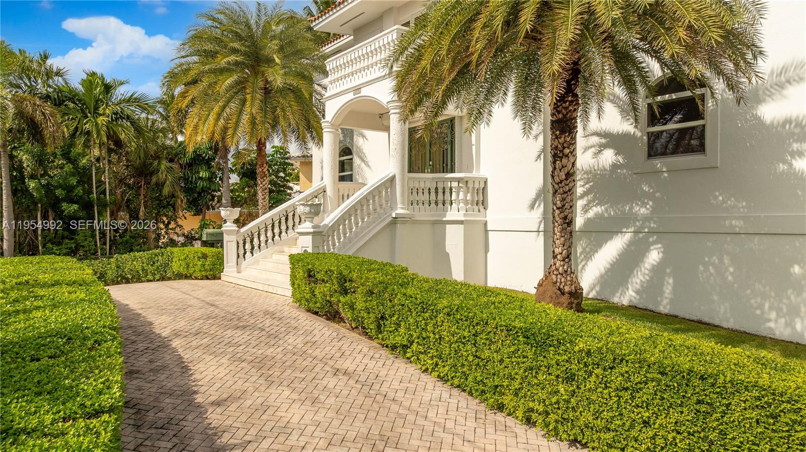 6275 Dolphin Dr Coral Gables, FL 33158