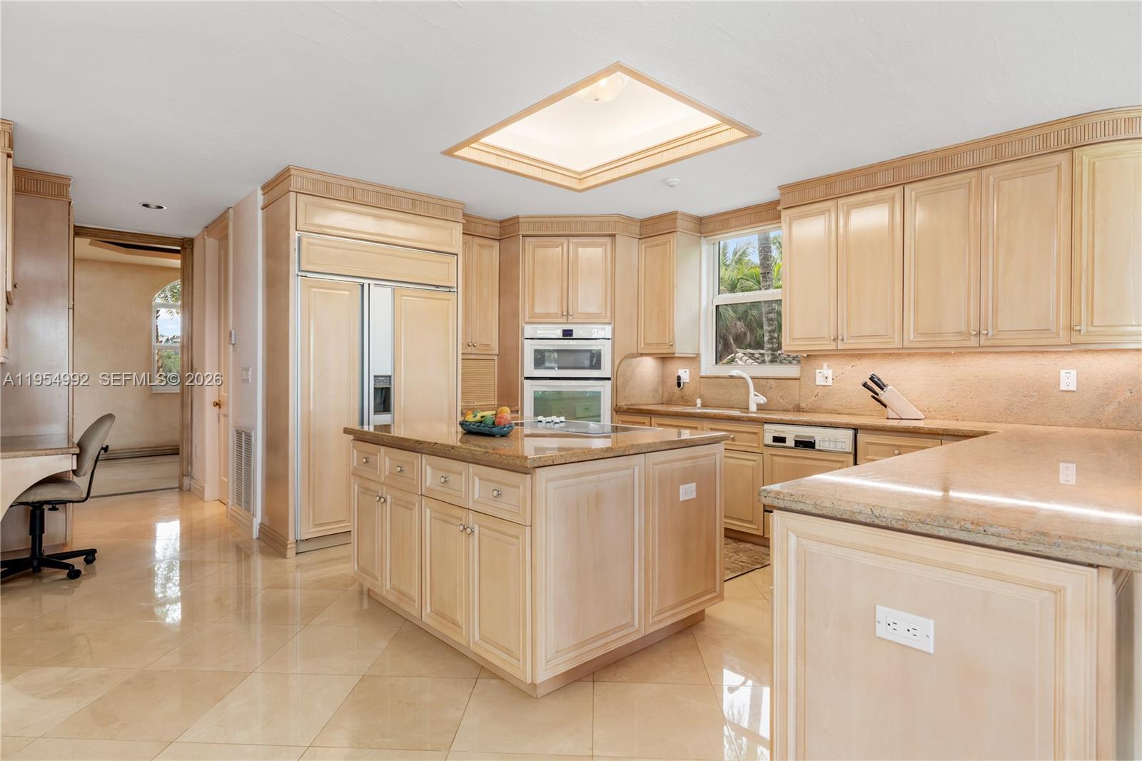 6275 Dolphin Dr Coral Gables, FL 33158