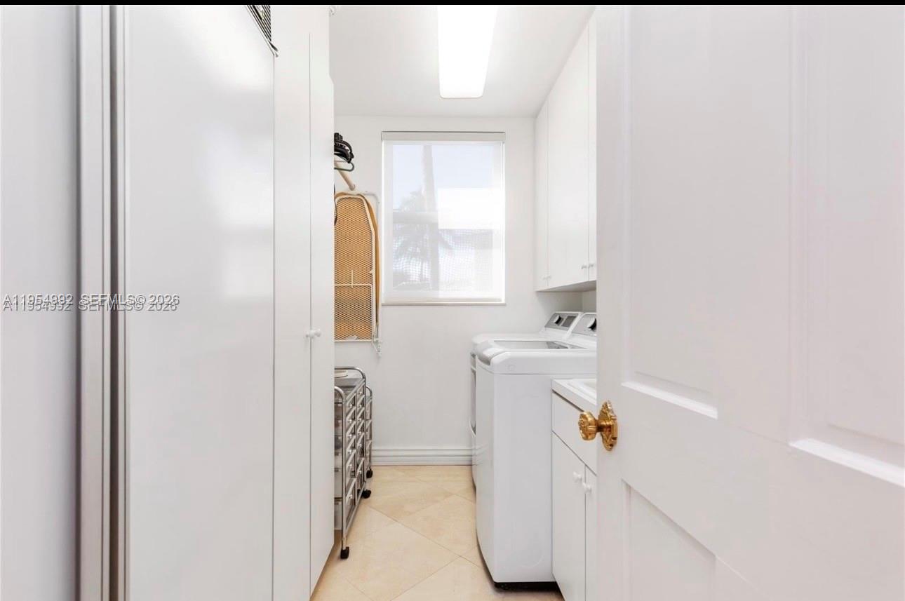 6275 Dolphin Dr Coral Gables, FL 33158