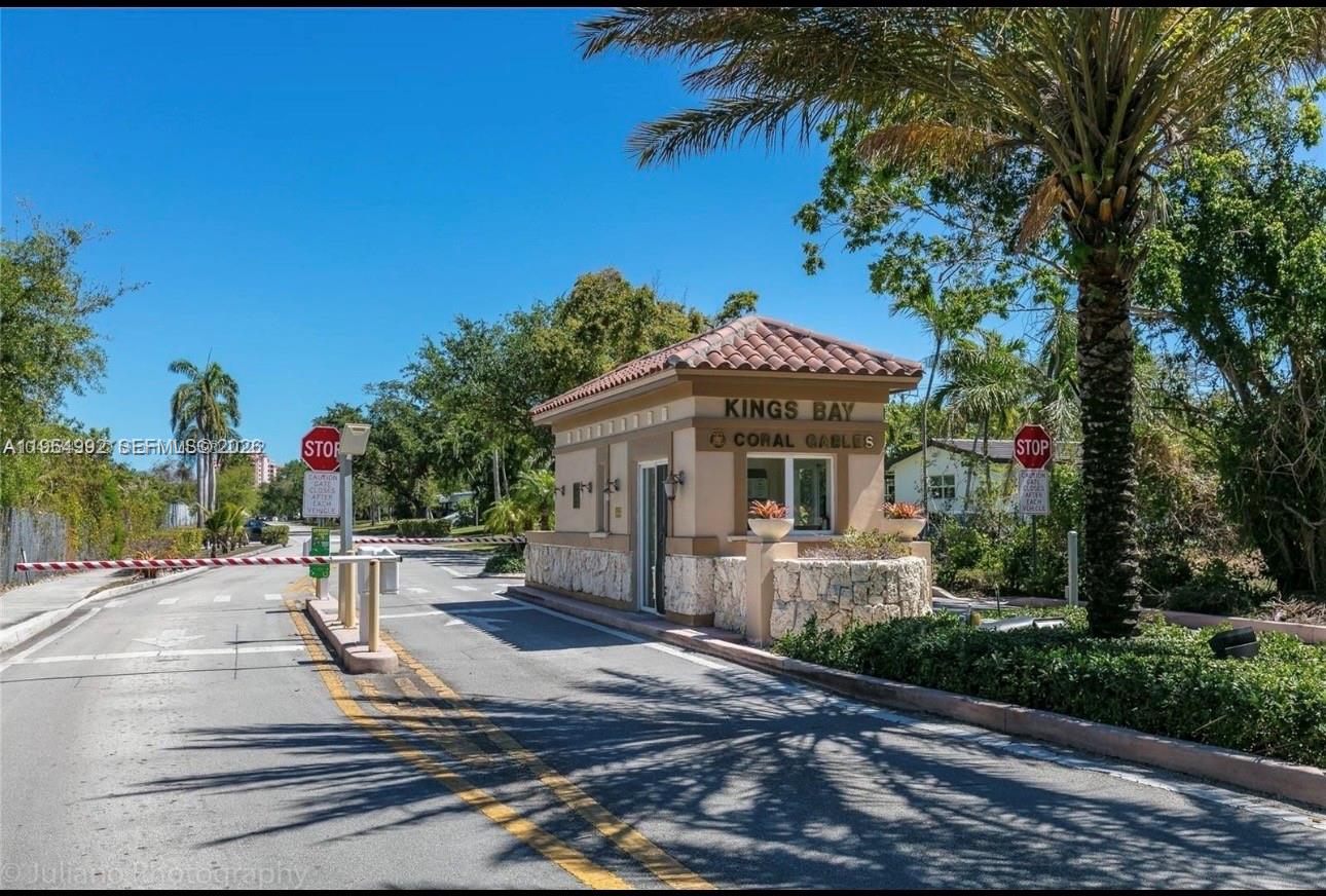 6275 Dolphin Dr Coral Gables, FL 33158