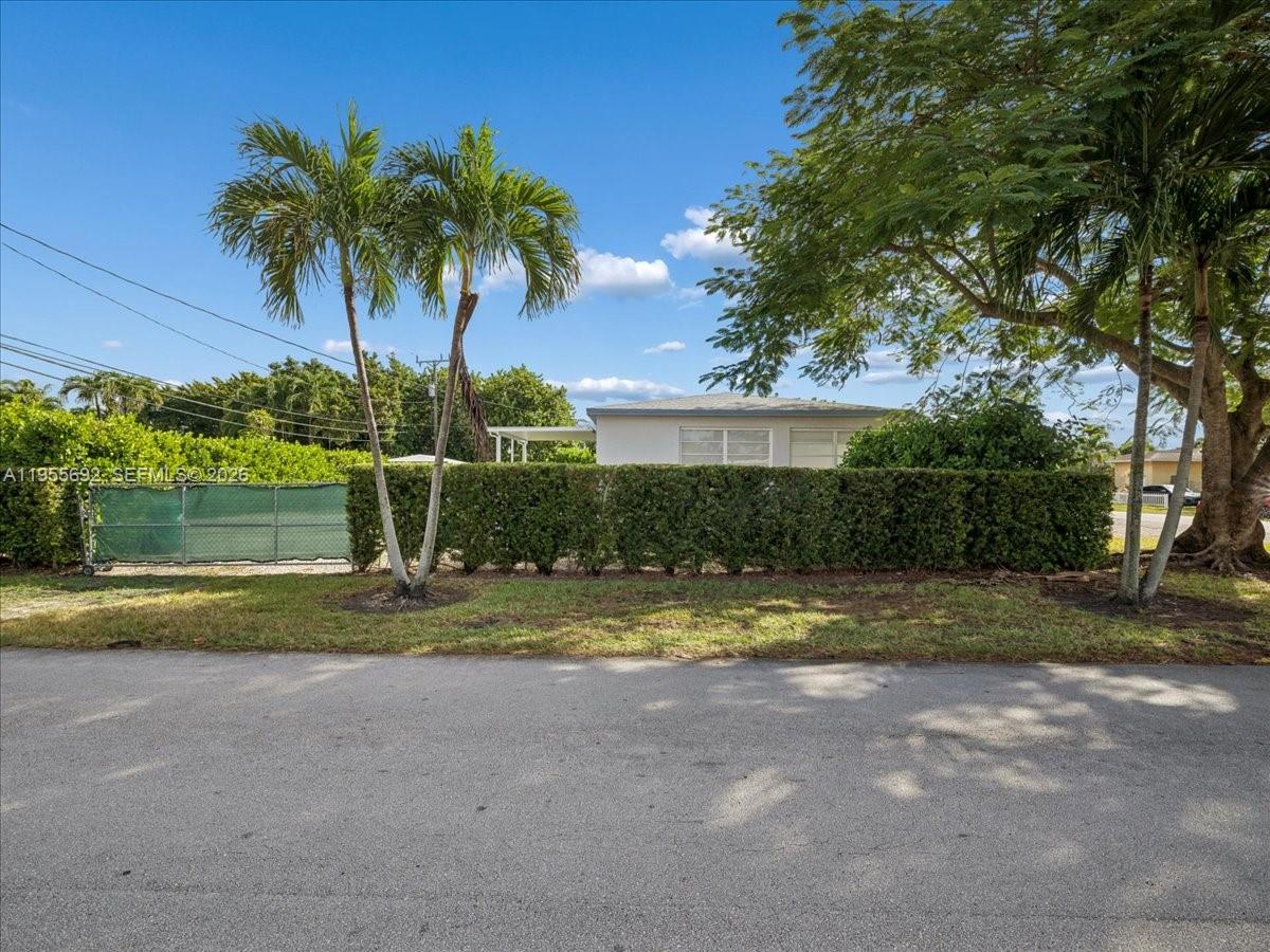 6891 SW 26th Ter Miami, FL 33155