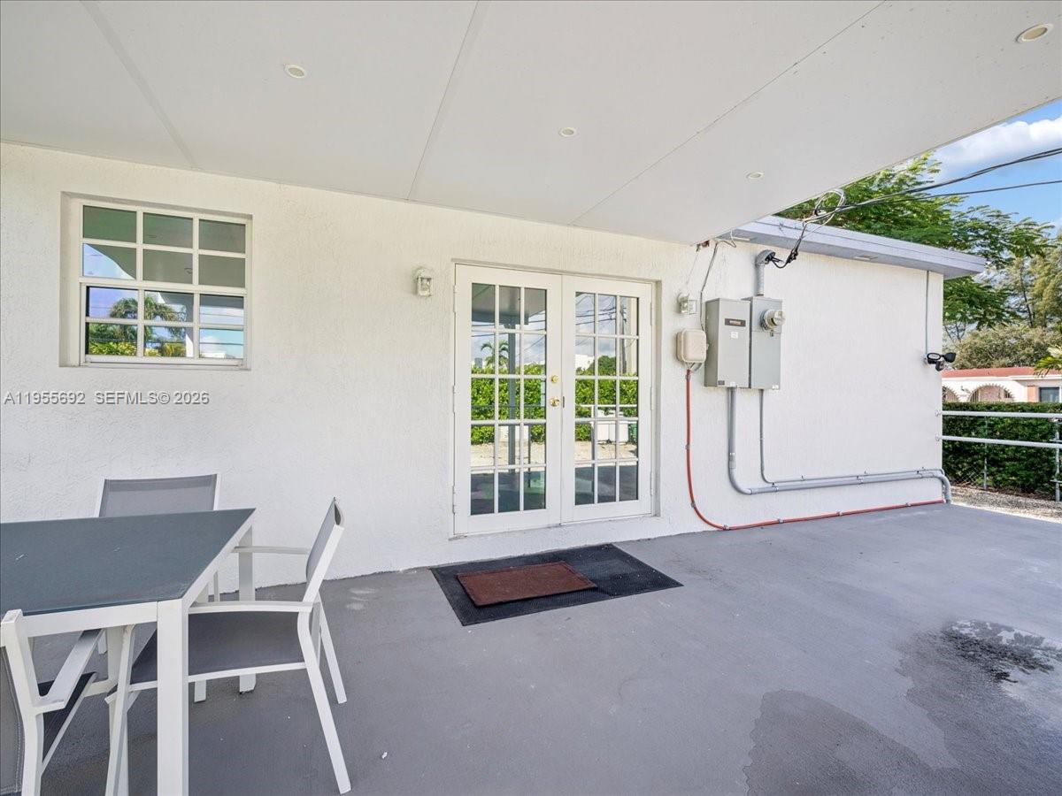 6891 SW 26th Ter Miami, FL 33155