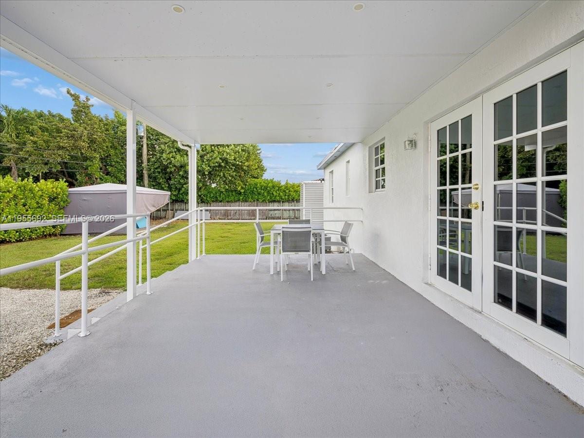 6891 SW 26th Ter Miami, FL 33155