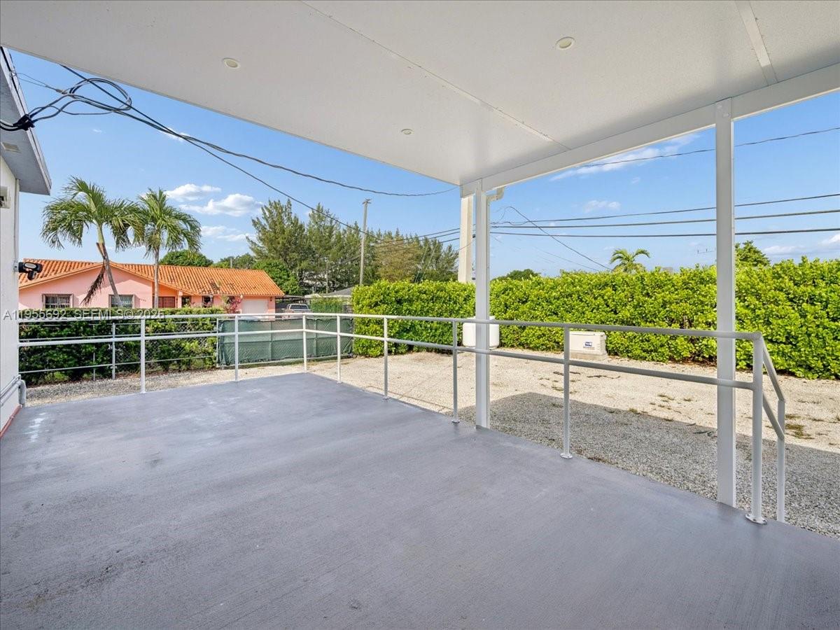 6891 SW 26th Ter Miami, FL 33155