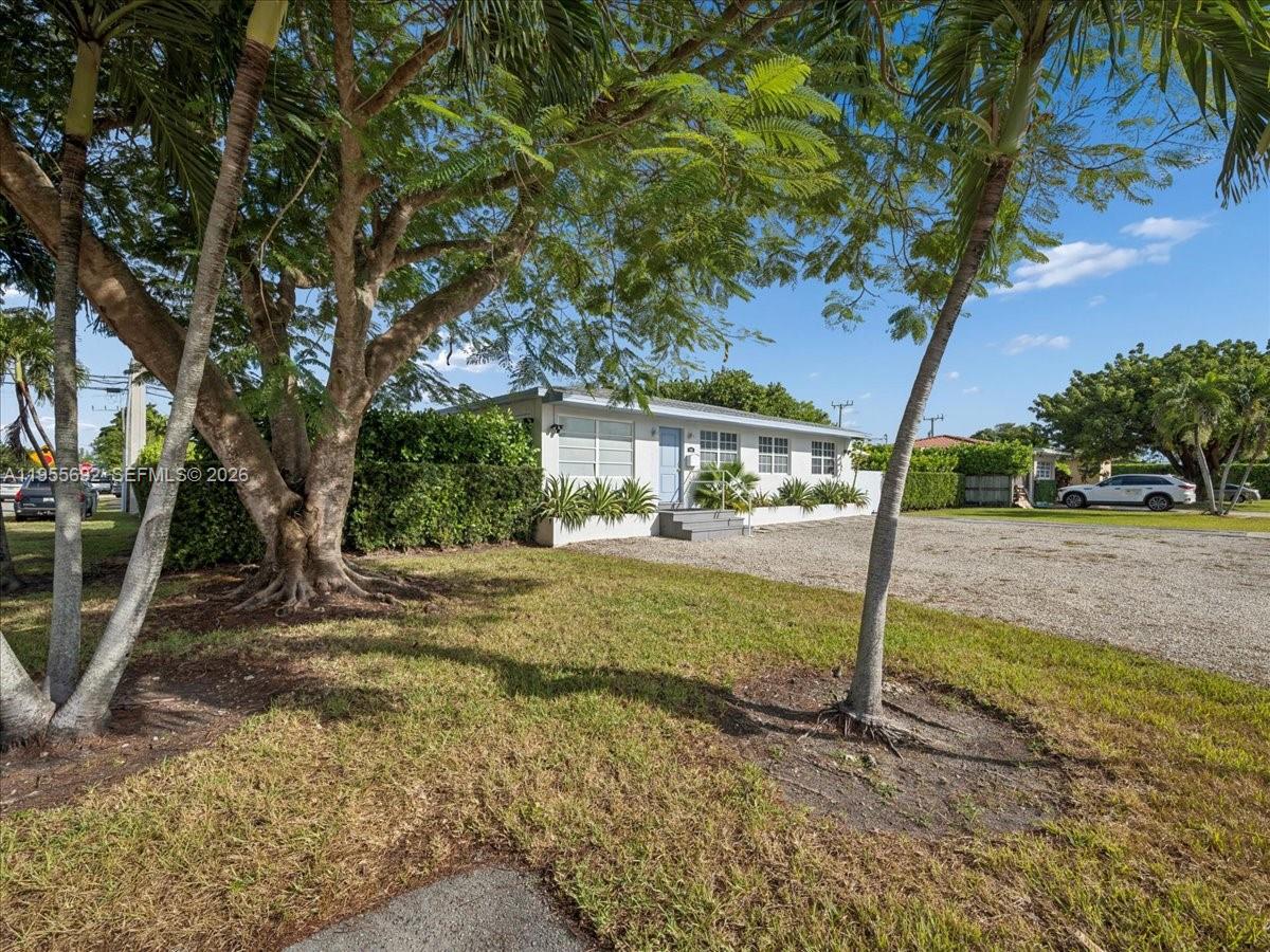 6891 SW 26th Ter Miami, FL 33155