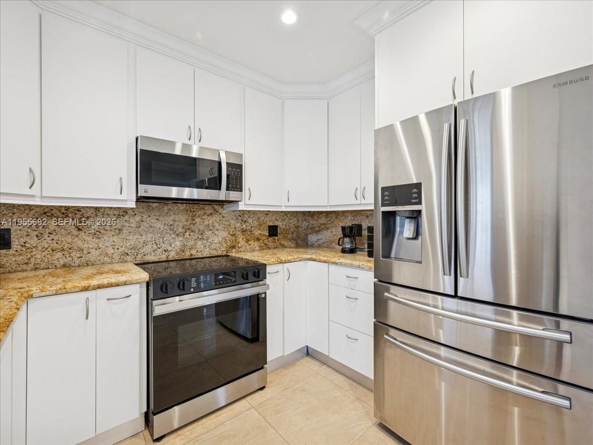 6891 SW 26th Ter Miami, FL 33155