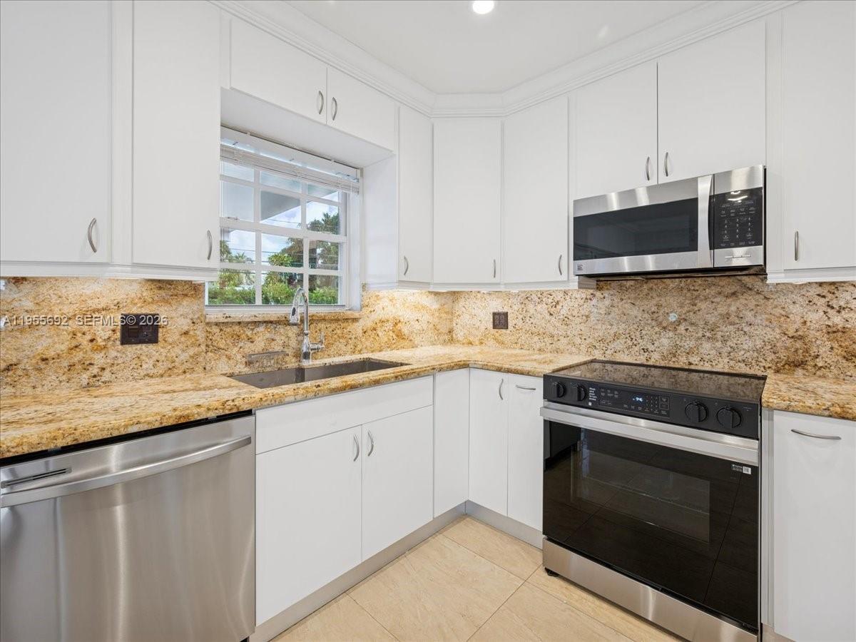 6891 SW 26th Ter Miami, FL 33155