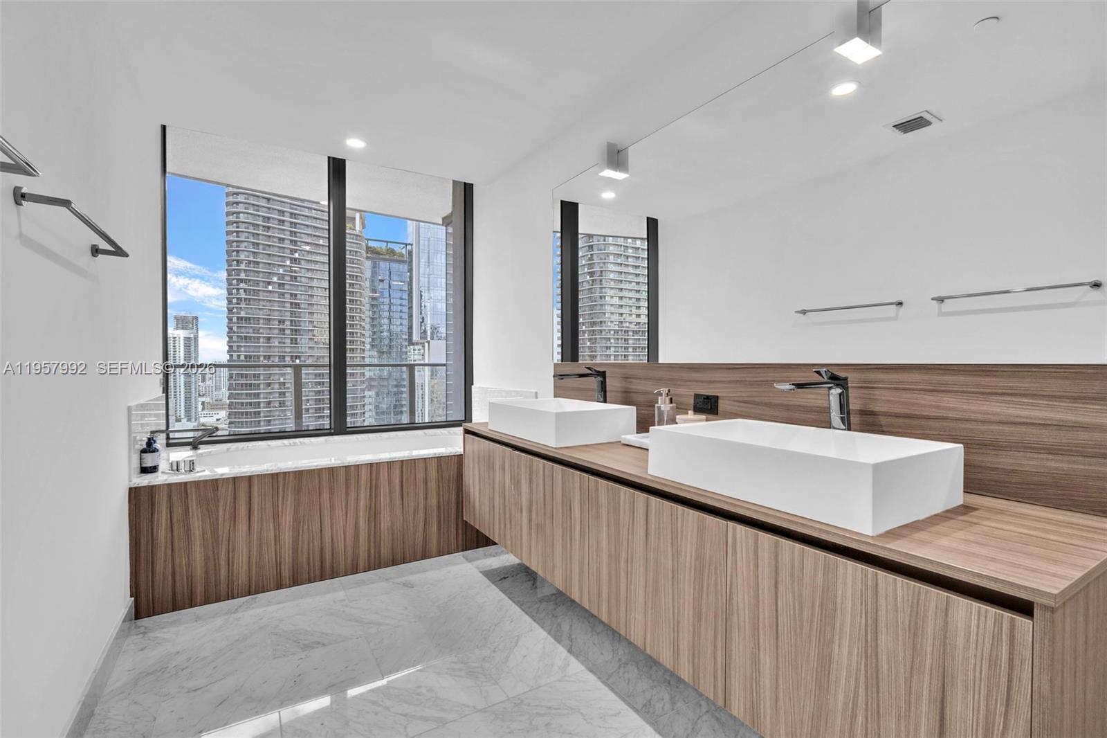 image Brickell Flatiron24