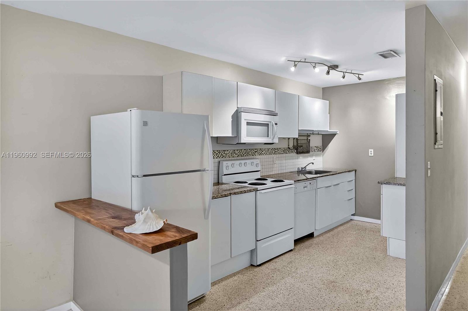 8640 NE 2nd Ave El Portal, FL 33138