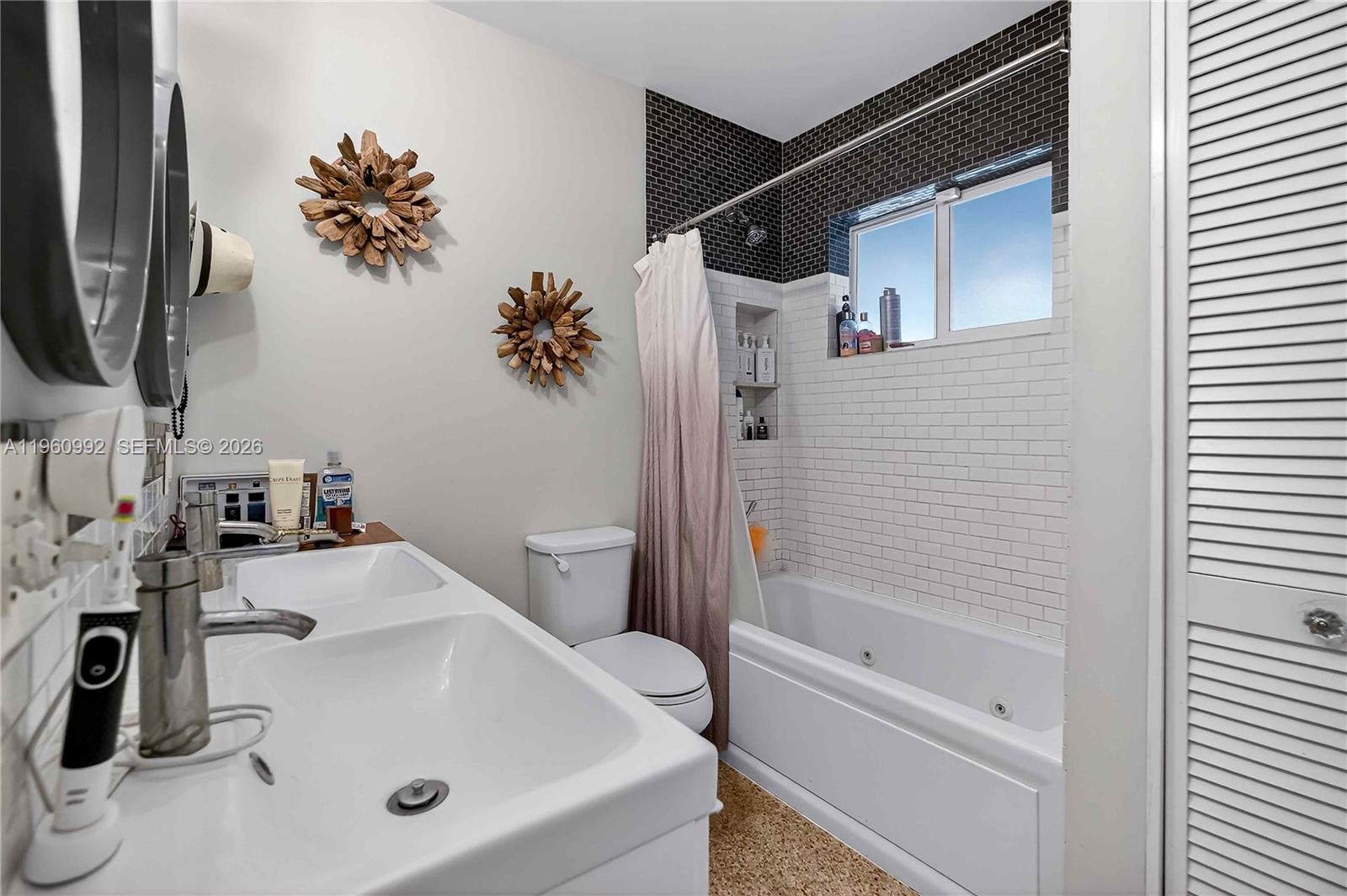 8640 NE 2nd Ave El Portal, FL 33138