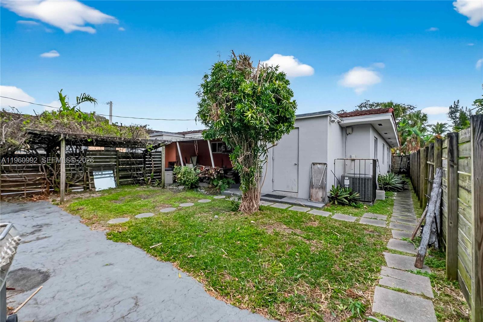 8640 NE 2nd Ave El Portal, FL 33138