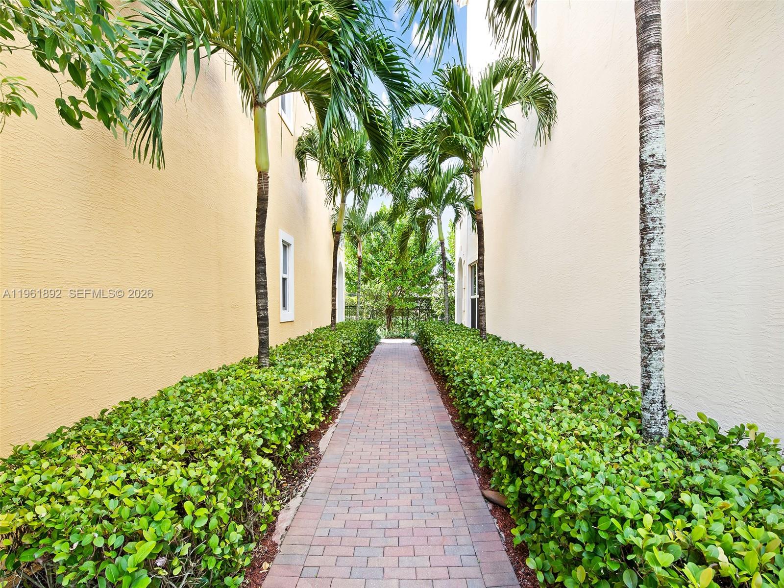 1732 NW 124th Pl Pembroke Pines, FL 33028