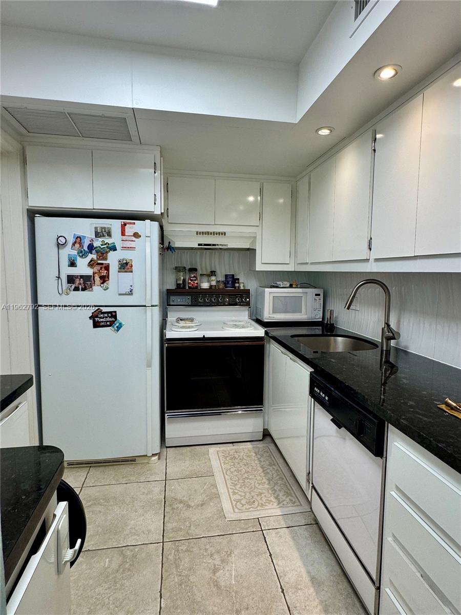 2940 NE 203rd St #213 C