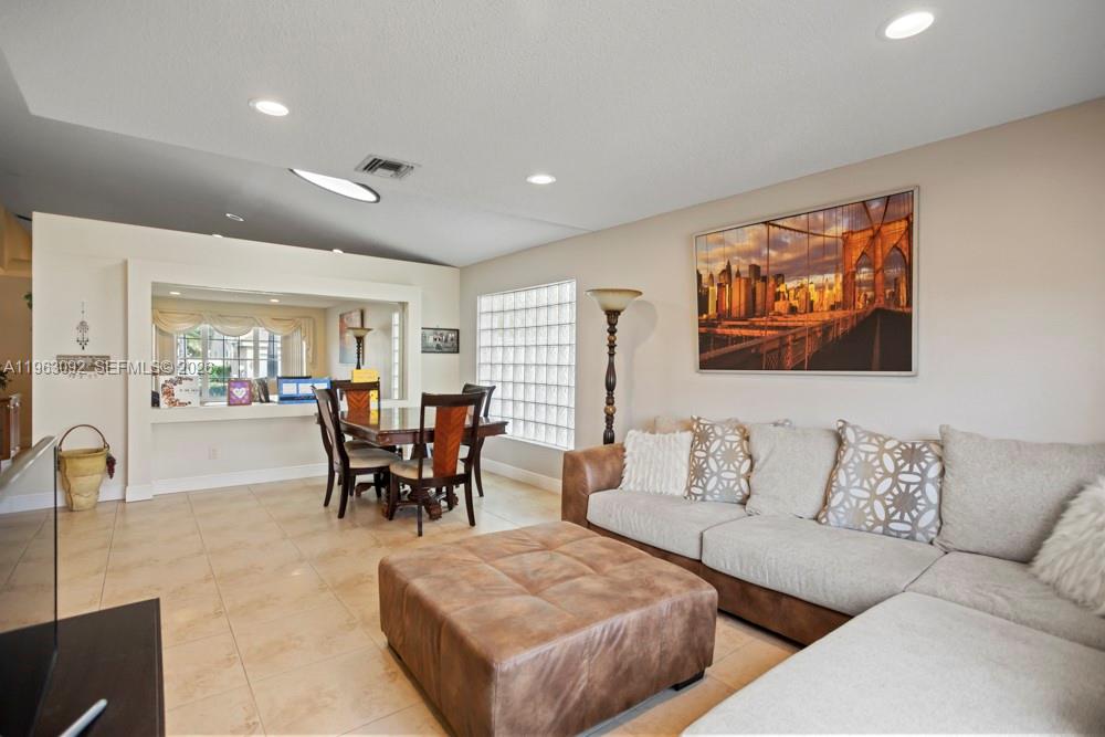 17912 SW 12th Ct Pembroke Pines, FL 33029