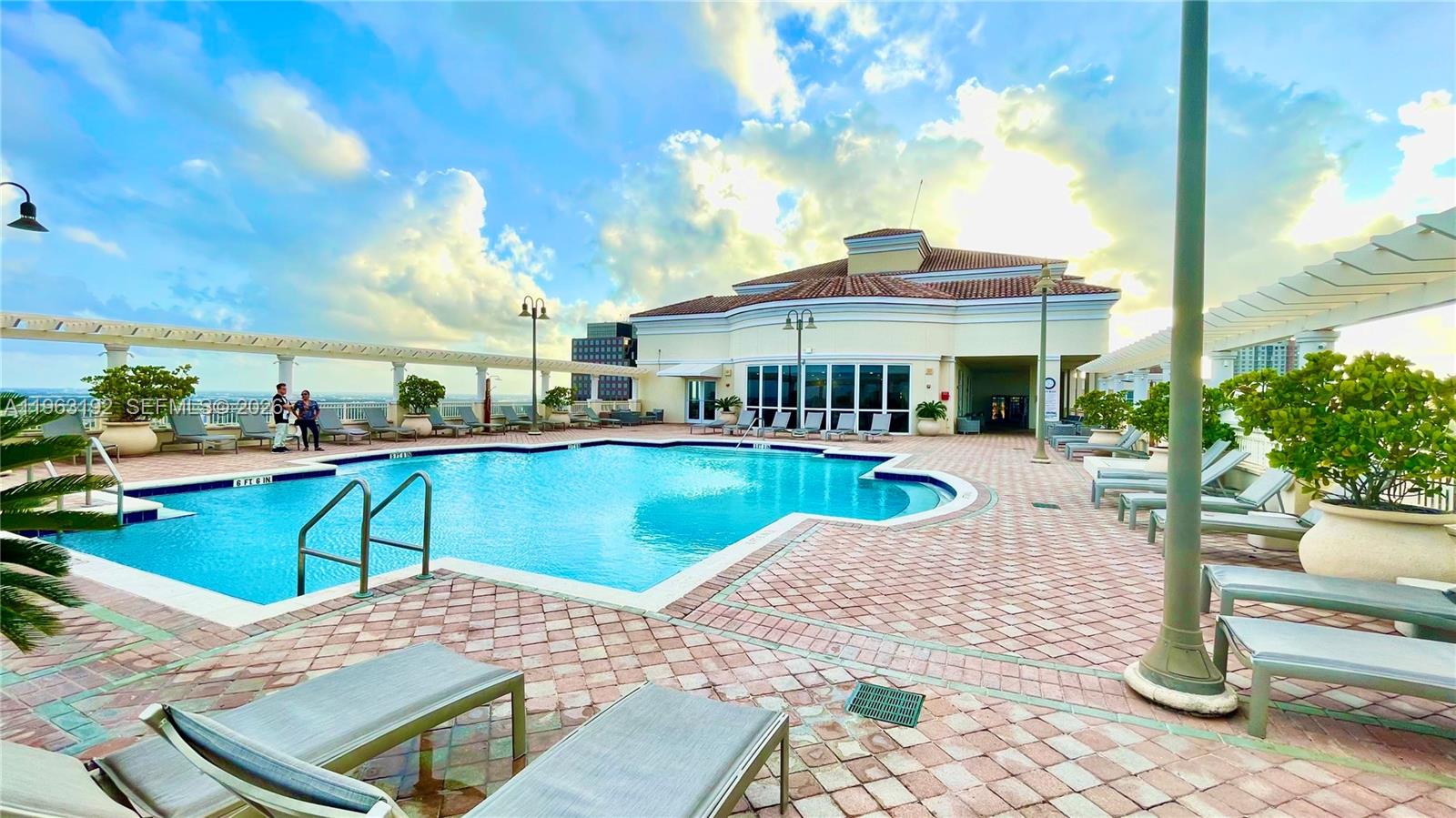 511 SE 5th Ave #1201