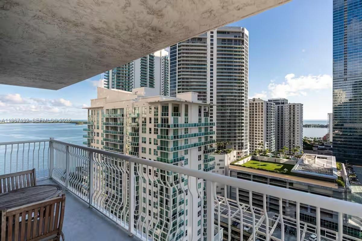 1200 Brickell Bay Dr #3923