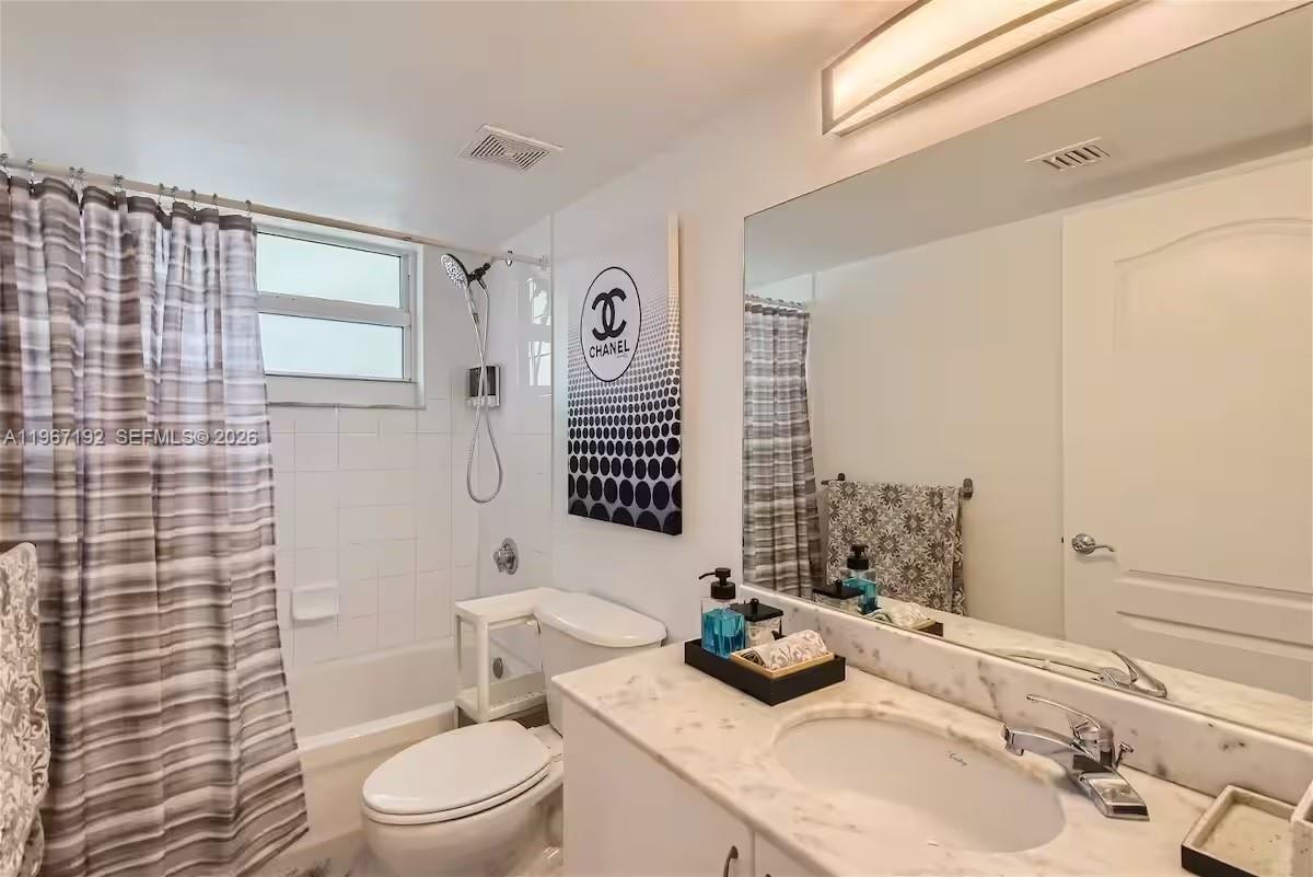 image The Club at Brickell Bay13