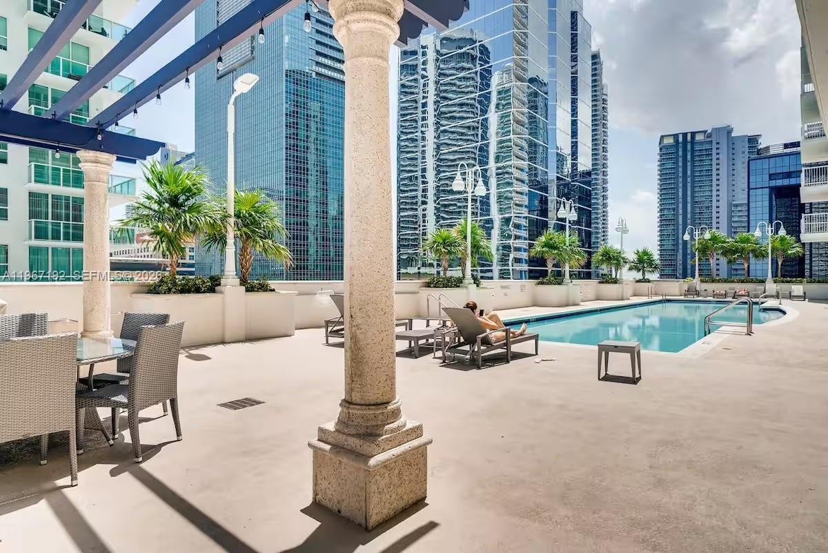 image The Club at Brickell Bay18