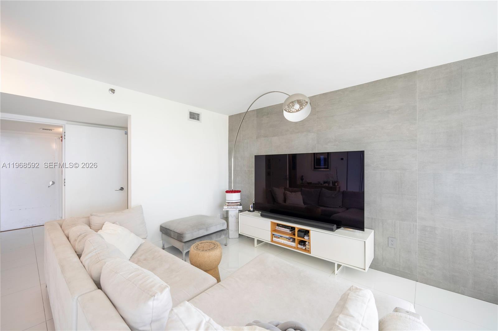 5900 Collins Ave #1401 Miami Beach, FL 33140