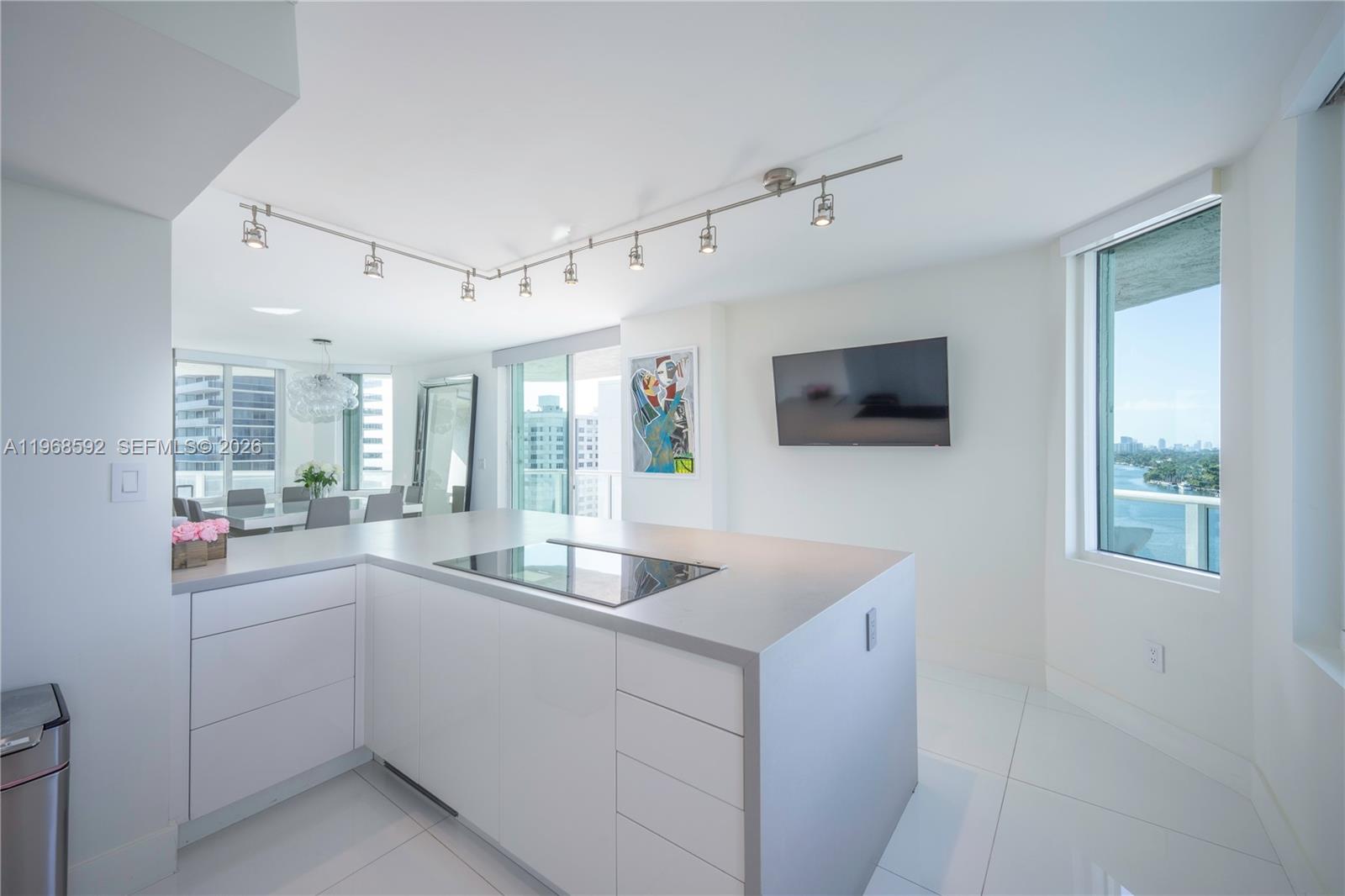 5900 Collins Ave #1401 Miami Beach, FL 33140