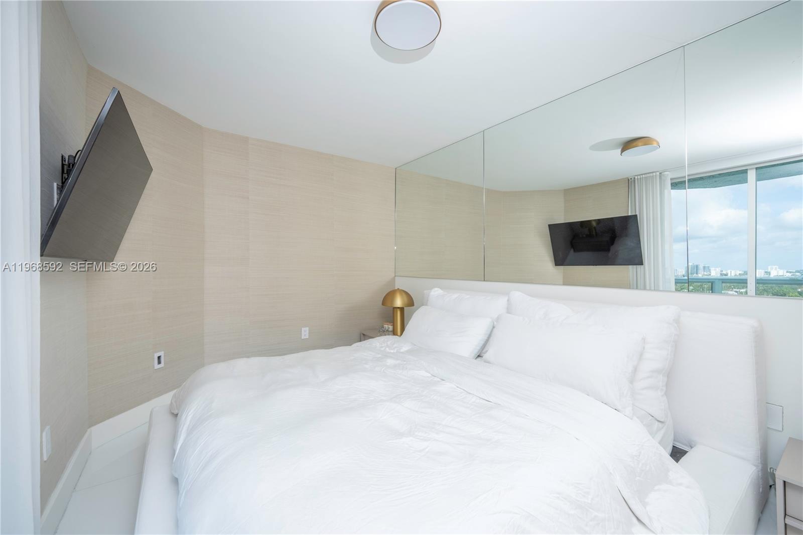 5900 Collins Ave #1401 Miami Beach, FL 33140