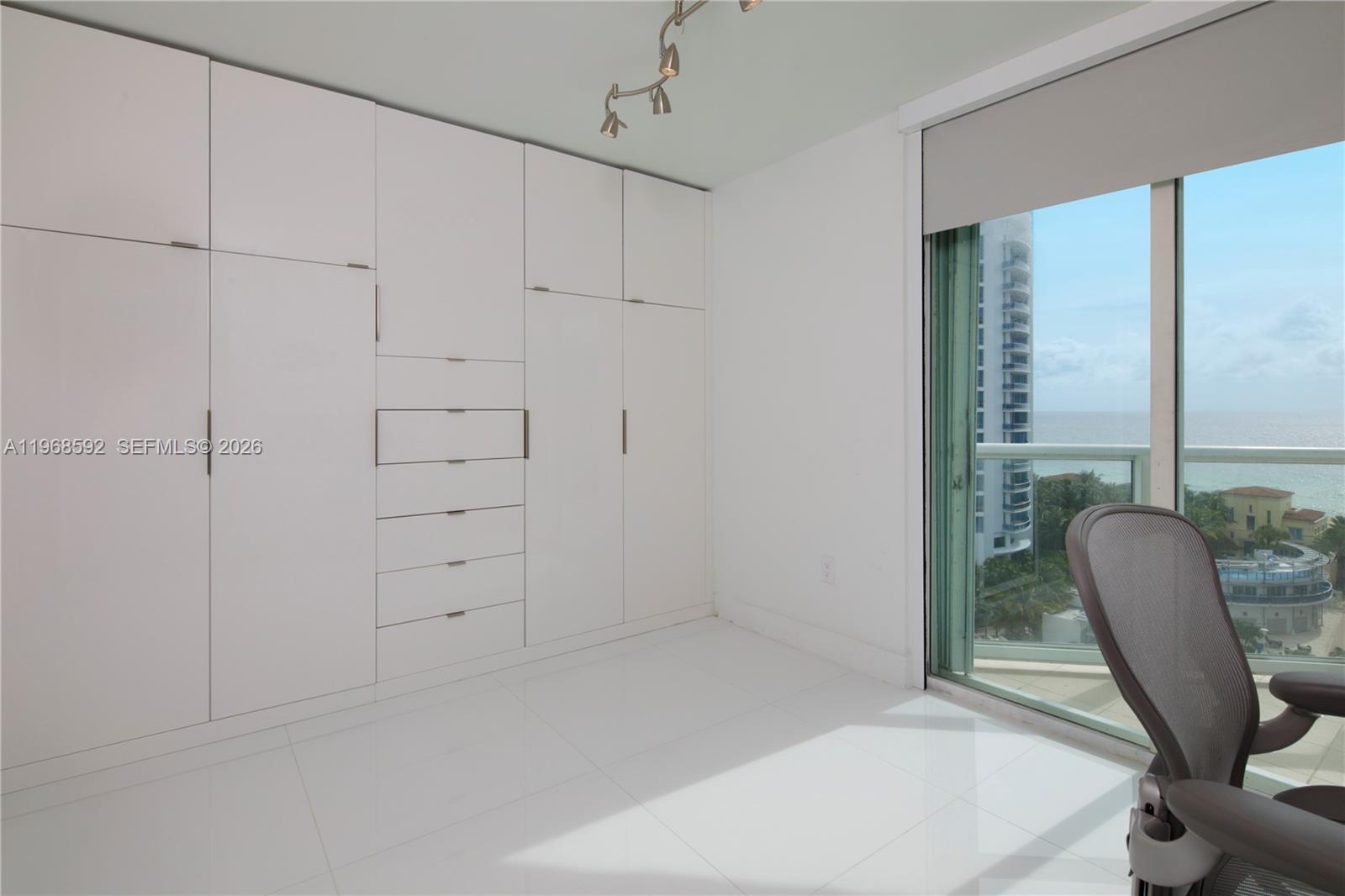 5900 Collins Ave #1401 Miami Beach, FL 33140