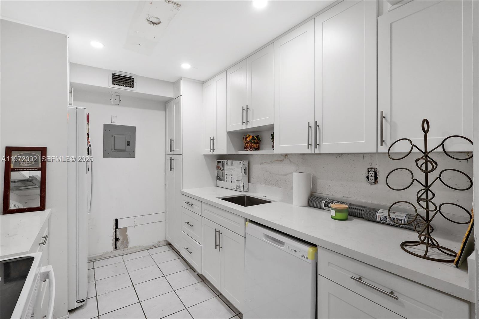 7933 West Dr #819 North Bay Village, FL 33141