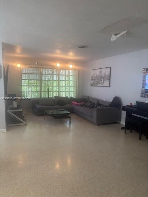 15 NE 130th St North Miami, FL 33161