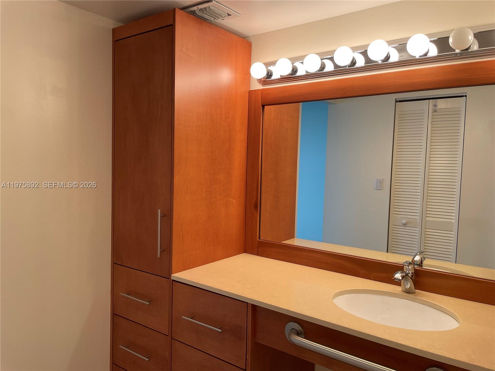 image Arlen House East14