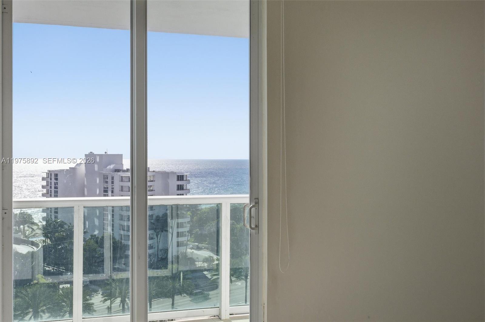 image Arlen House East17