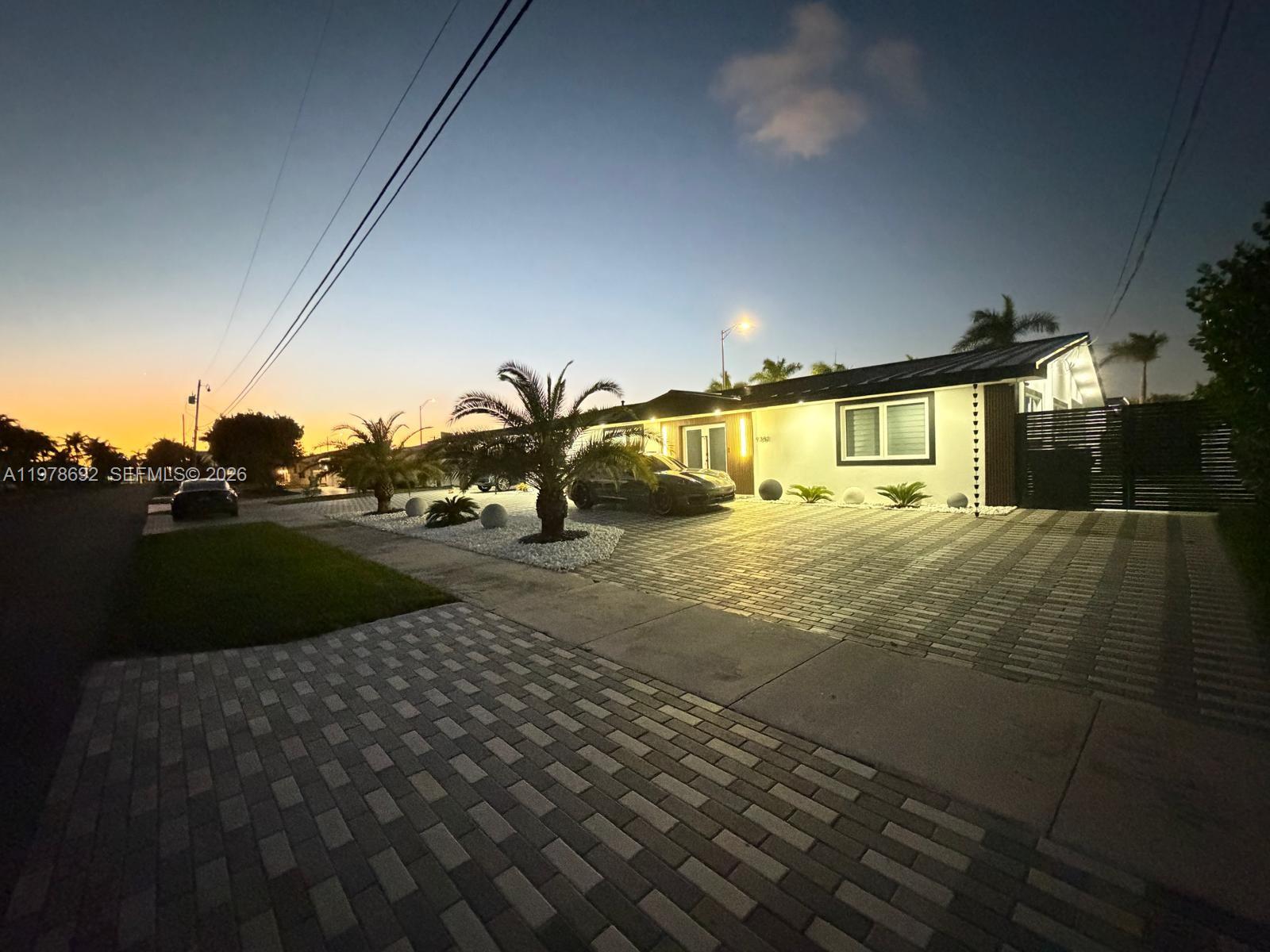 9351 SW 88th Ter Miami, FL 33176