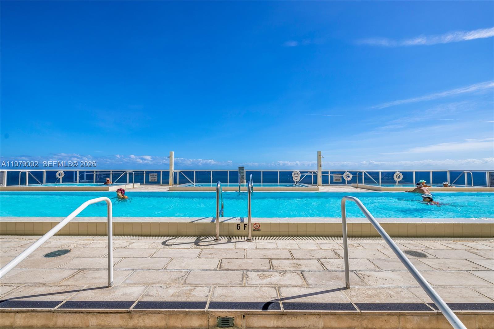 image Beach Club 212