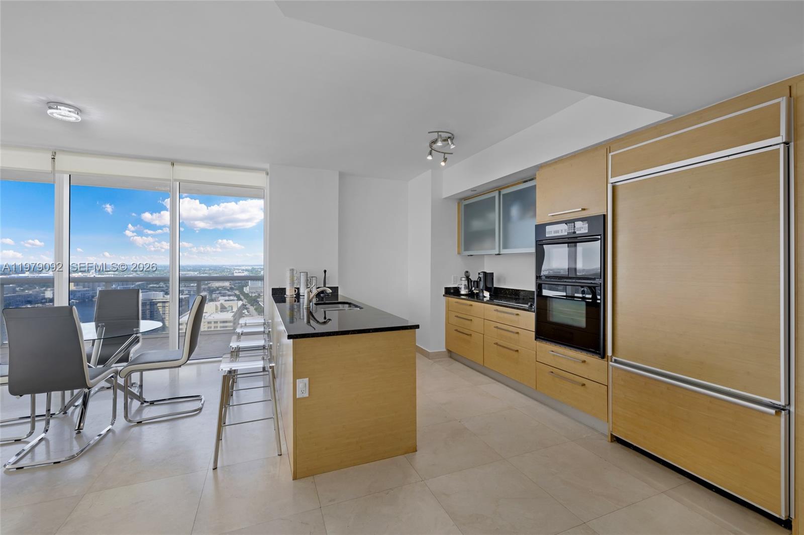 image Beach Club 215