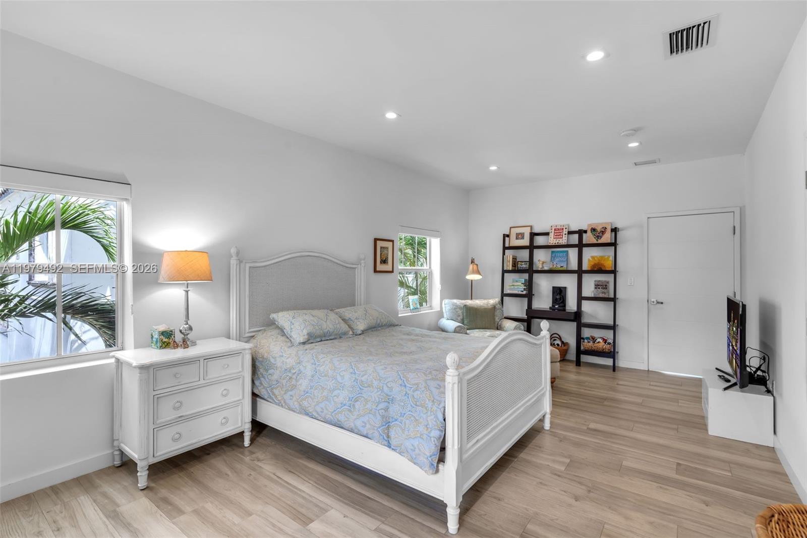 707 W 54th St Miami Beach, FL 33140