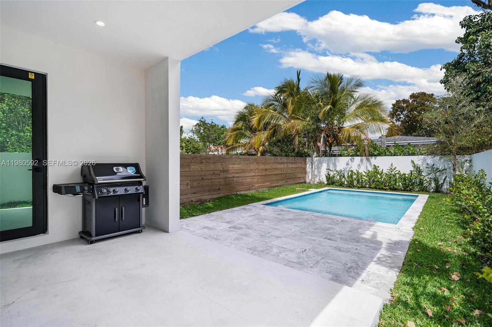 2943 SW 21st St Miami, FL 33145