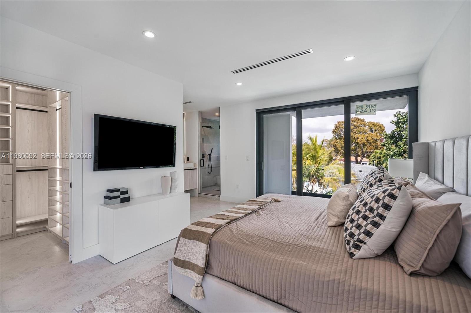 2943 SW 21st St Miami, FL 33145