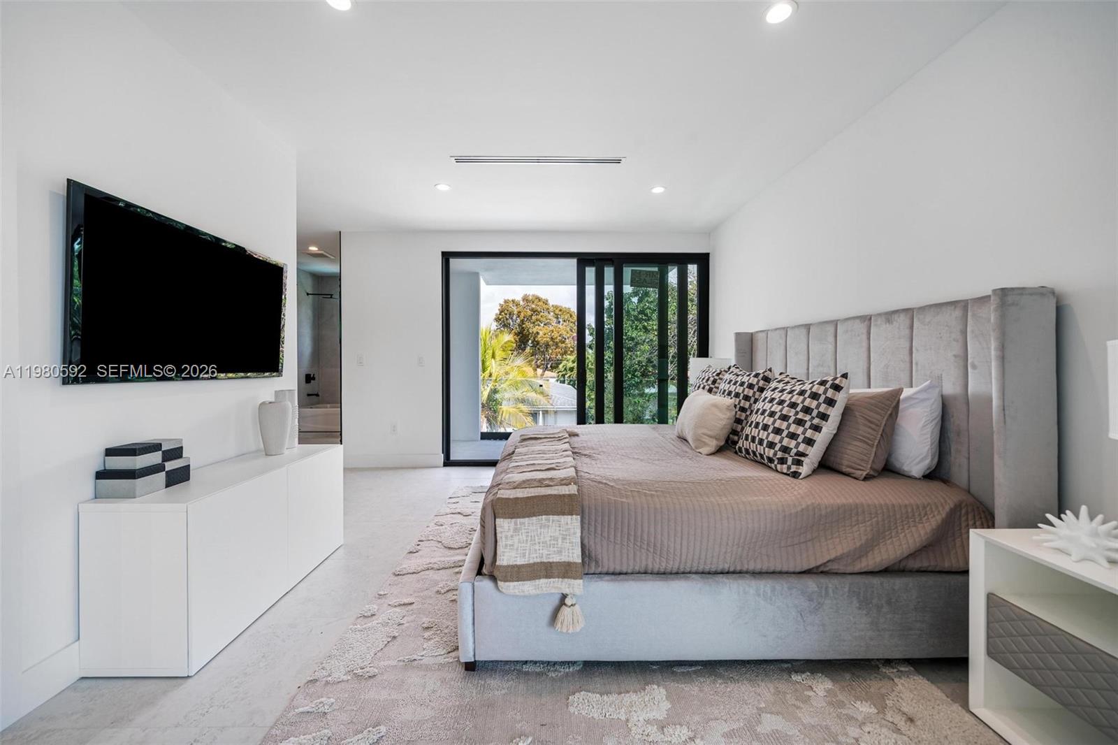 2943 SW 21st St Miami, FL 33145