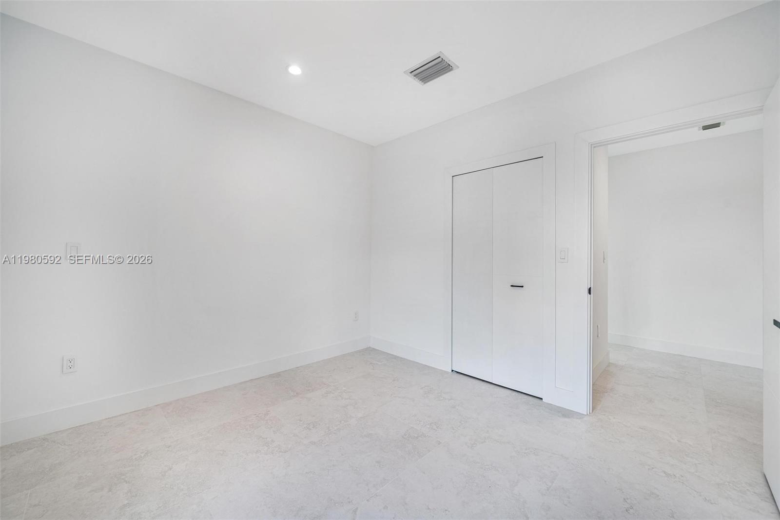 2943 SW 21st St Miami, FL 33145