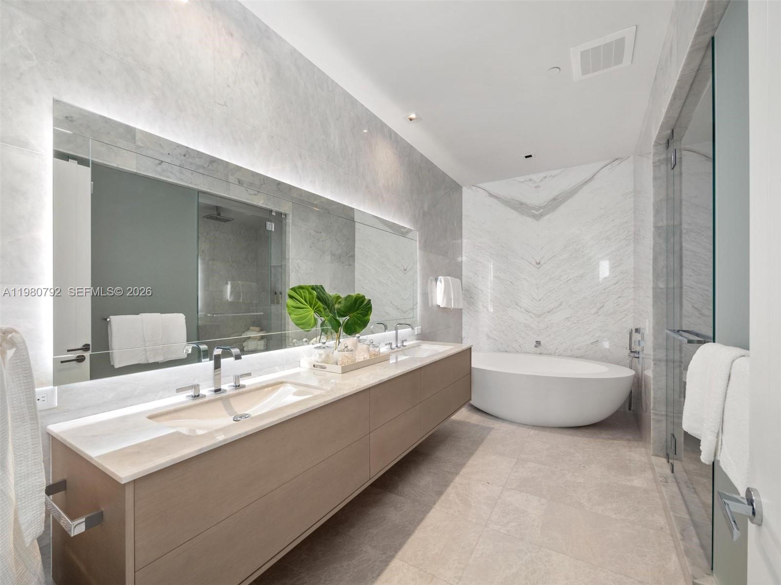 18501 Collins Ave #4304 Sunny Isles Beach, FL 33160