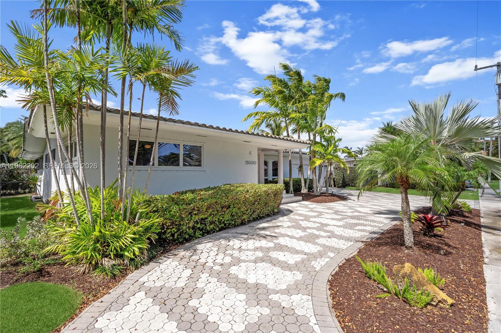 13000 Arch Crk Ter North Miami, FL 33181