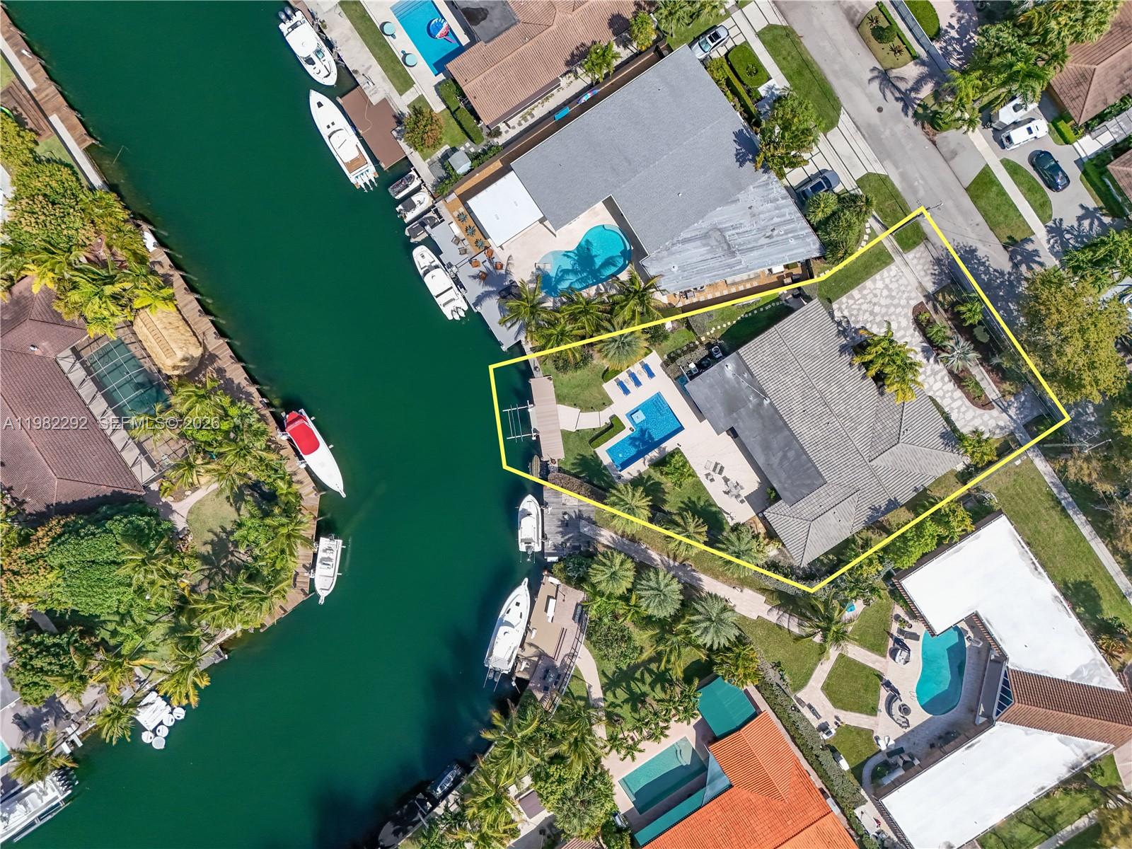 13000 Arch Crk Ter North Miami, FL 33181