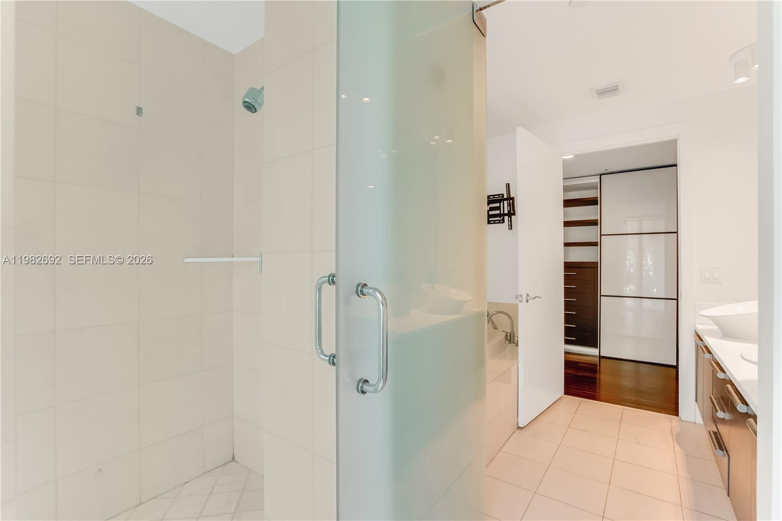 2950 NE 188th St #150 Aventura, FL 33180