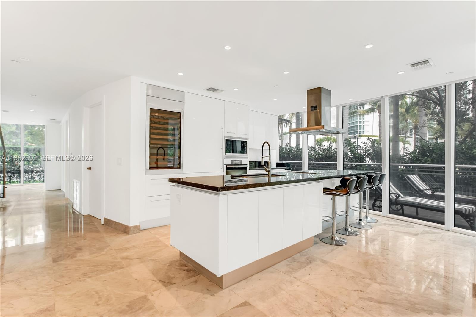 2950 NE 188th St #150 Aventura, FL 33180