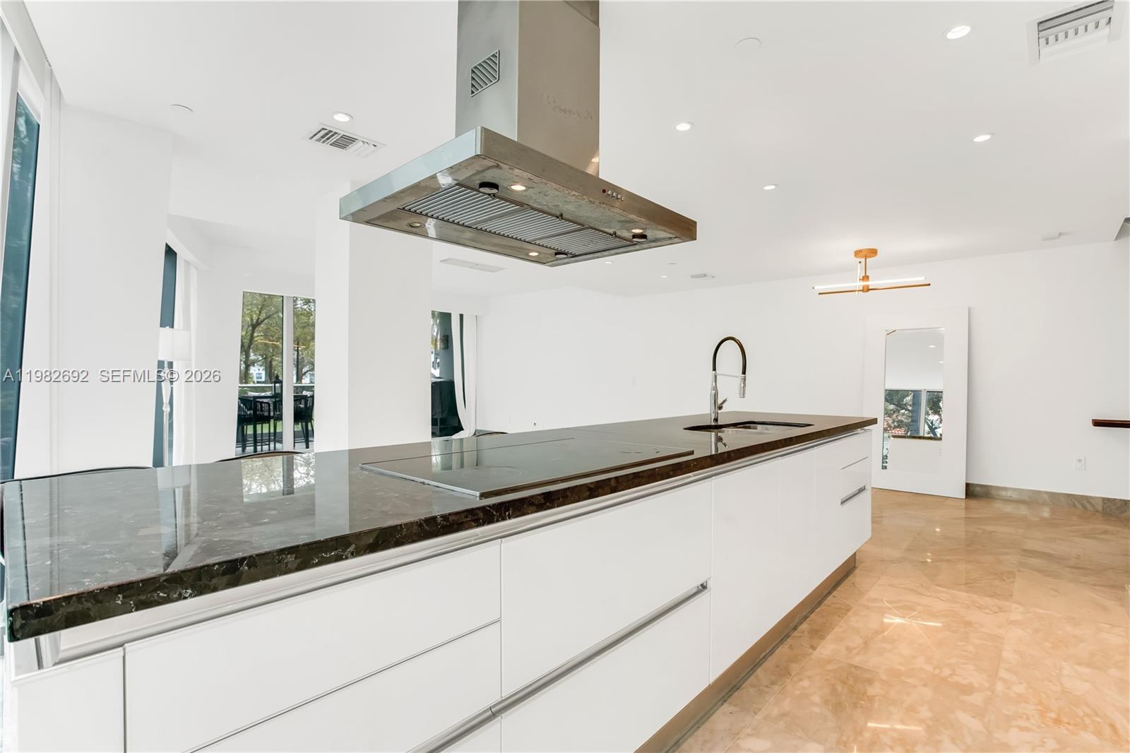 2950 NE 188th St #150 Aventura, FL 33180