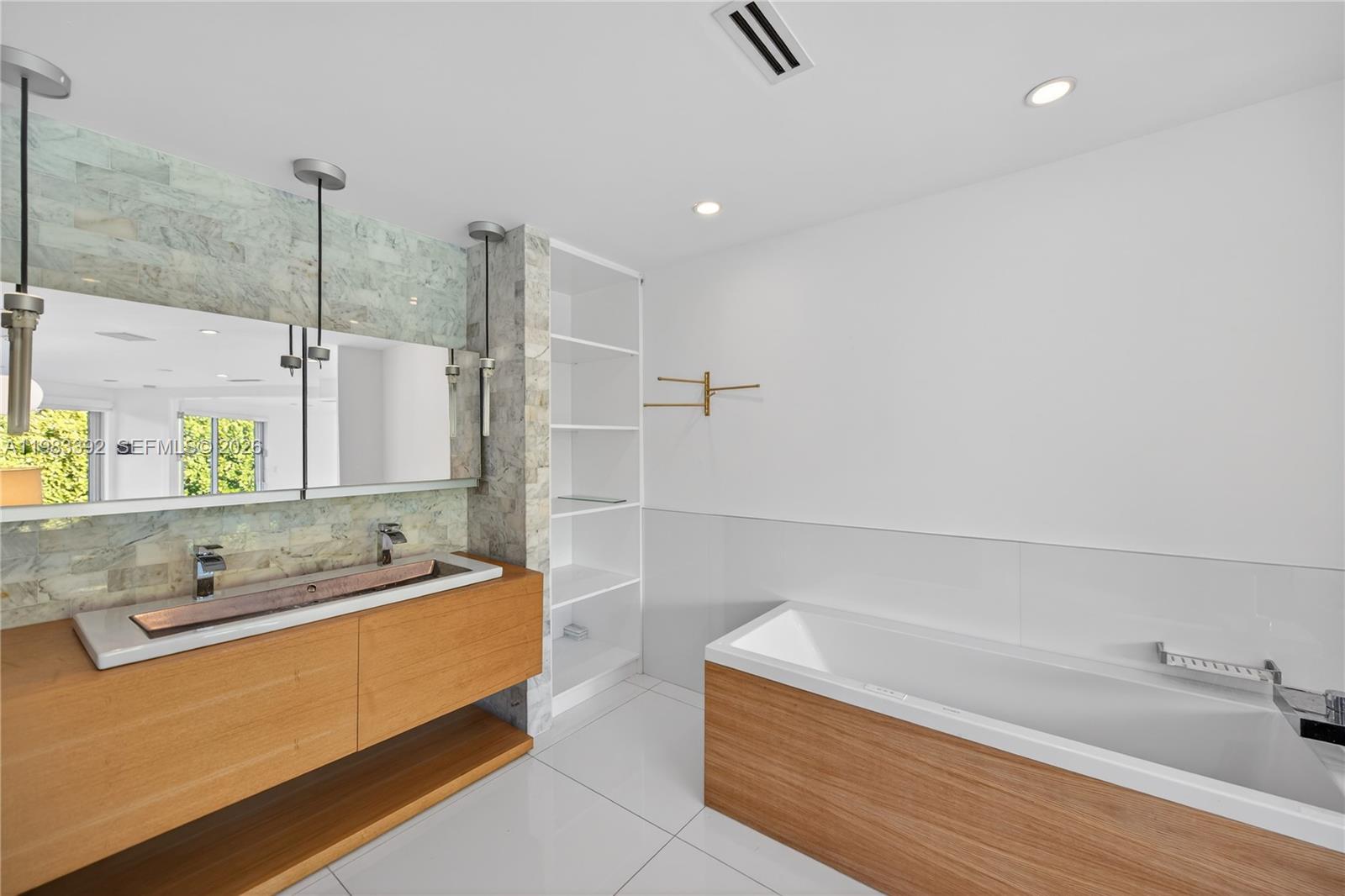 1000 N Shore Dr Miami Beach, FL 33141